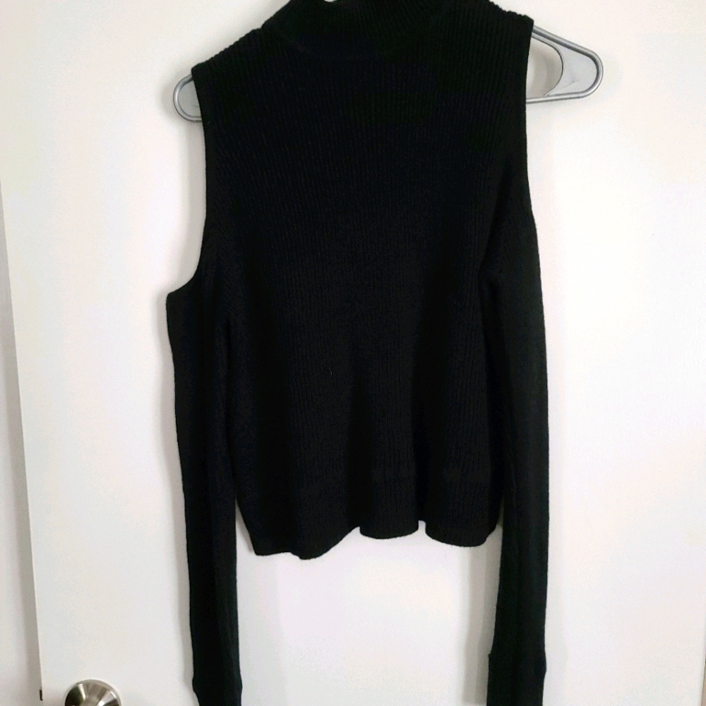 Shoulder Cut-out Sweater